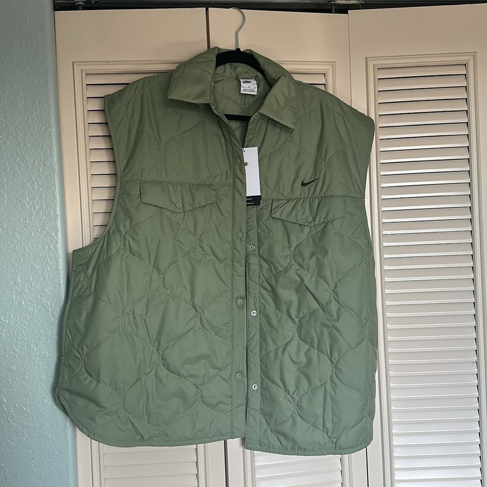 Nike Women's Oversized‎ Repel Sportswear Essentials Vest Matte Green - NWT